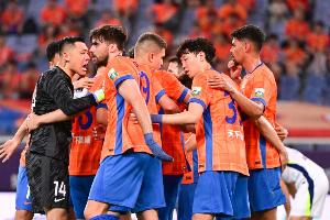 星空体育-望岳：泰山仅22名队员参加赛前训练，泽卡和克雷桑很难出战申花