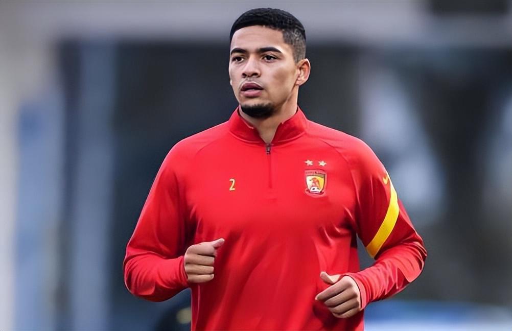 星空体育-意外！球迷越不看好他俩踢申花主力，斯卢茨基越要坚持让两人首发